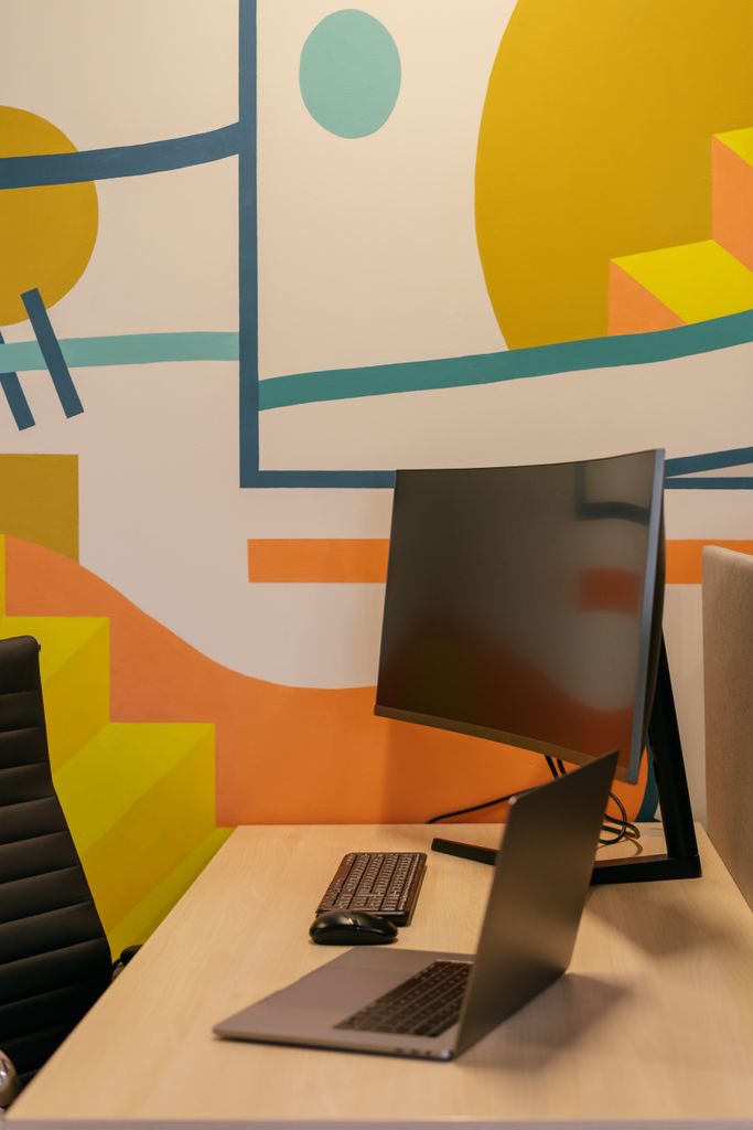 We deliver bespoke, live online language training to organisations across Europe and beyond